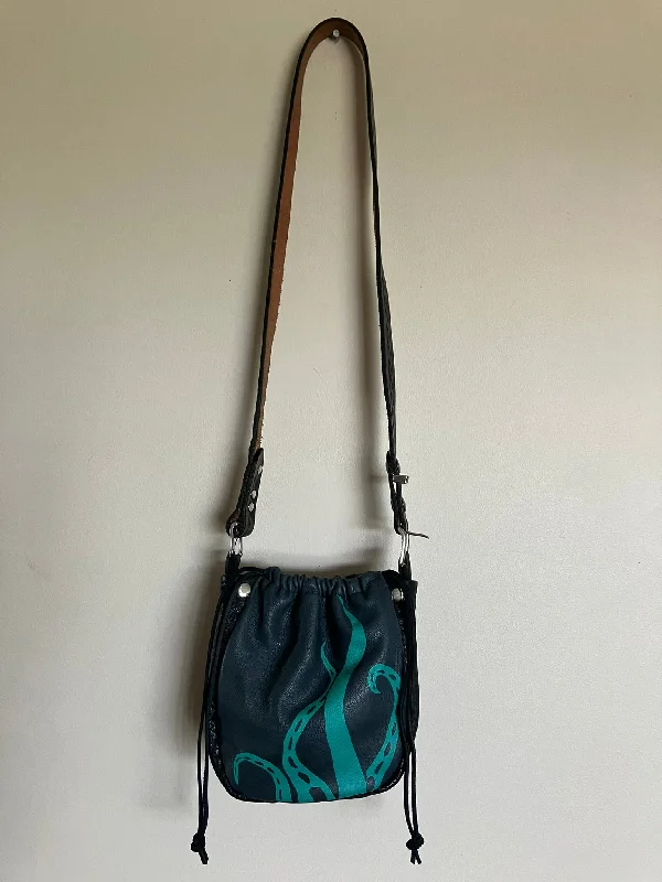 Weird Sci Fi Shoulder bag with Synch top