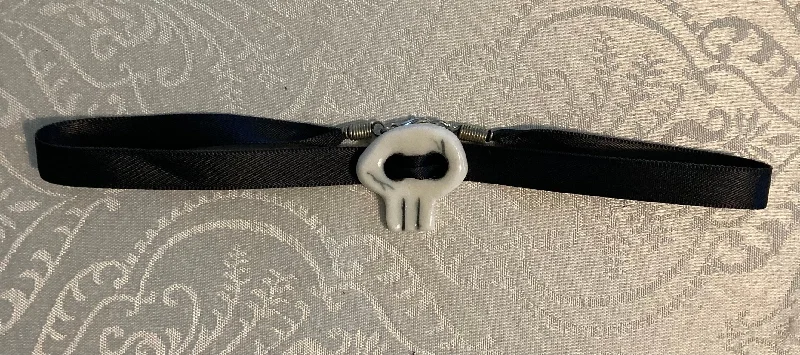 Ceramic Skull Button Chocker